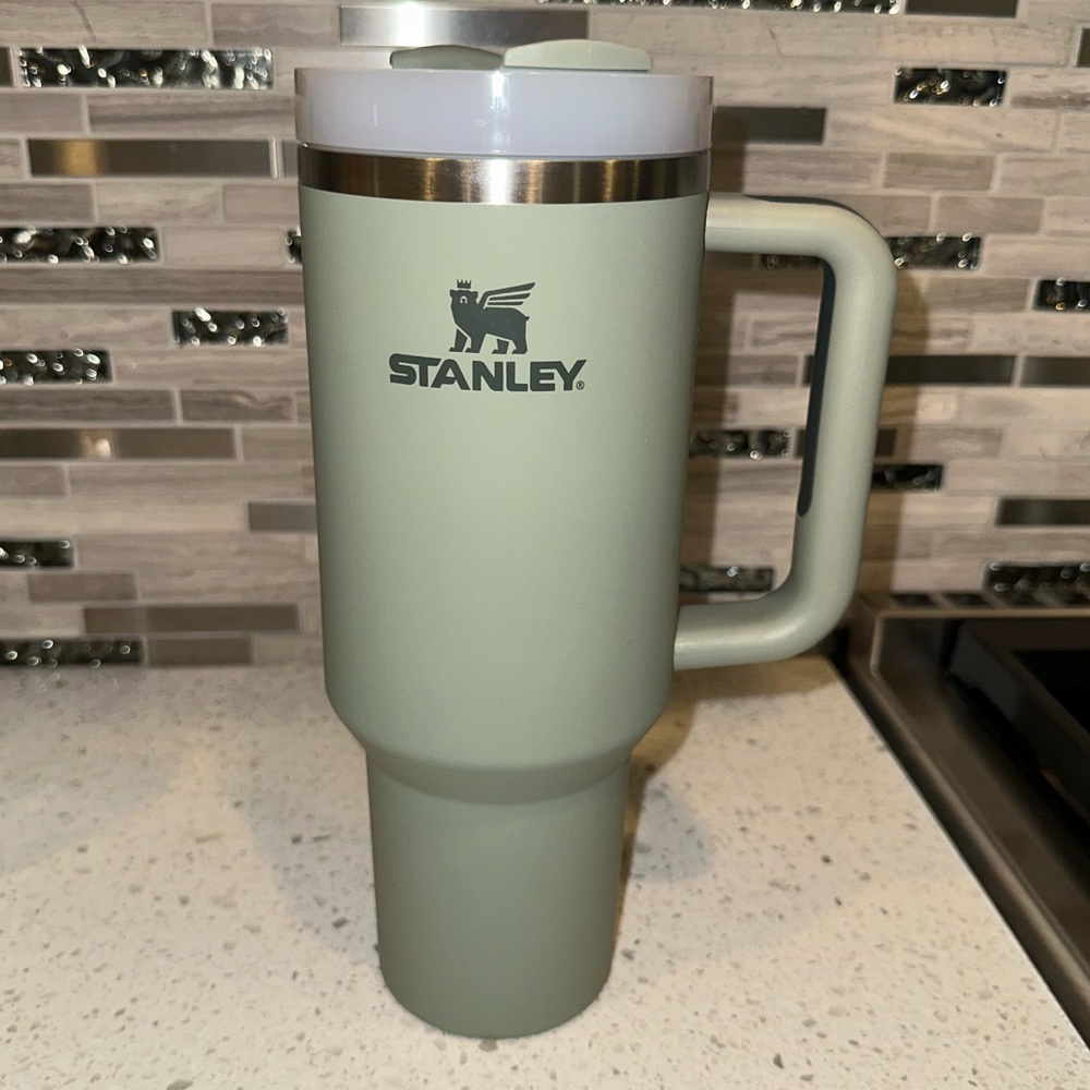 Stanley 40oz green insulated tumbler with straw (used)- minor scratches